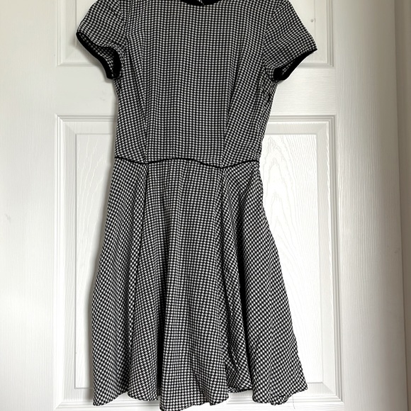 Houndstooth fully lined button back dress - Picture 1 of 4